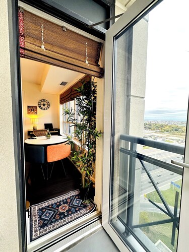 Chic Urban Retreat with Free Parking, Gym & Pool!
