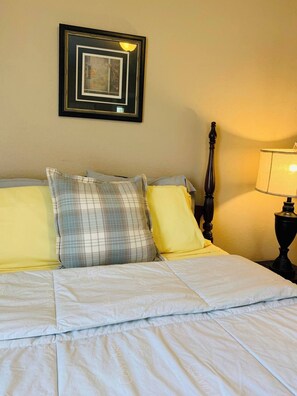 Iron/ironing board, WiFi, bed sheets - Sunshine Clean Gated Baytown Save Long Term Stays (Baytown)