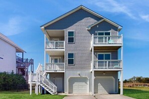 Exterior - Recently Updated, 2 King Suites, Community Pool, Private Dock, Tennis Courts (North Topsail Beach)
