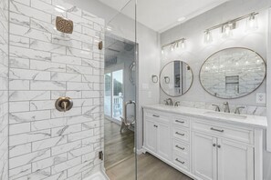 Shower, towels - Recently Updated, 2 King Suites, Community Pool, Private Dock, Tennis Courts (North Topsail Beach)