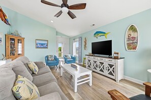 Smart TV, video library - Recently Updated, 2 King Suites, Community Pool, Private Dock, Tennis Courts (North Topsail Beach)