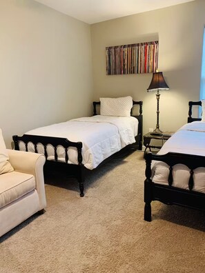 Room - Stylish 3BR Home w 2BA Big Savings at 28 plus days (Baytown)