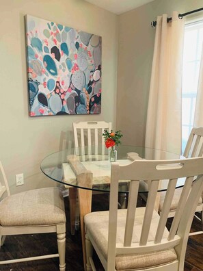 Dining - Stylish 3BR Home w 2BA Big Savings at 28 plus days (Baytown)
