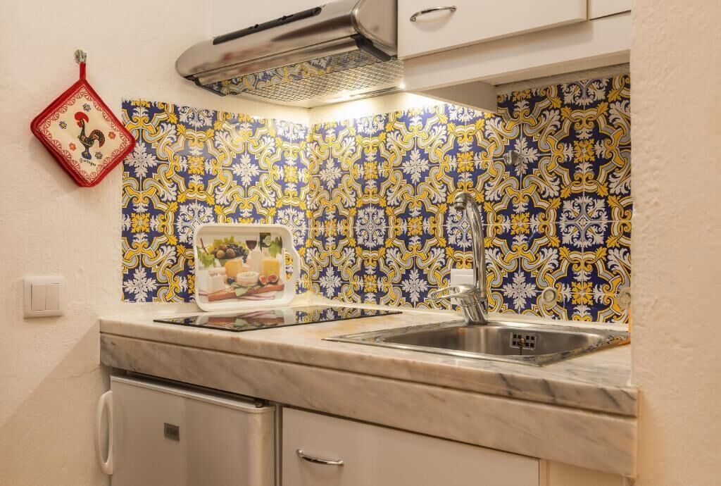 Estudio, vista al mar | Cocina privada