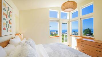 2 bedrooms, iron/ironing board, WiFi (free), bed sheets