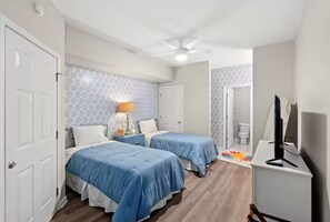Room - Unique Treehouse Getaway (Sunset Beach)