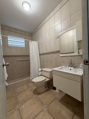 Shower, hair dryer, towels, soap - Vrbo Property (Aguada)