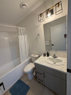 Towels, toilet paper - Cozy 1 bedroom basement suite with private entrance (Winnipeg)
