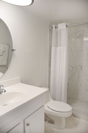 Shower, hair dryer, towels, soap - 2 X 2 Bedroom Suites Partial OceanView, beachaccess adjacent rooms C D E F units (Miami Beach)