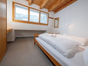 Room - Clois B Loughlin by Interhome (Lenzerheide)