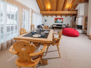 Dining - Clois B Loughlin by Interhome (Lenzerheide)