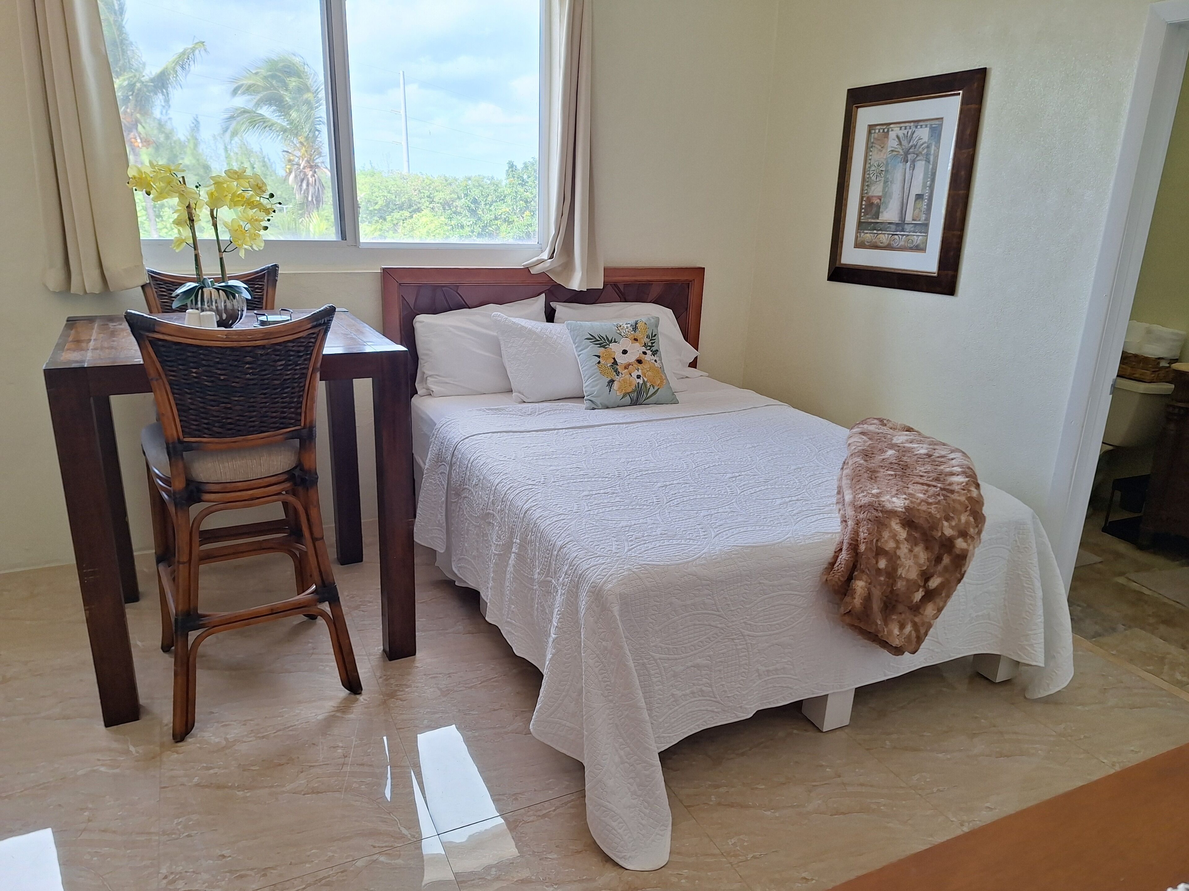 Iron/ironing board, WiFi, bed sheets