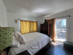 Room - 2-bedroom townhome in lovely Los Angeles with AC (Los Angeles)