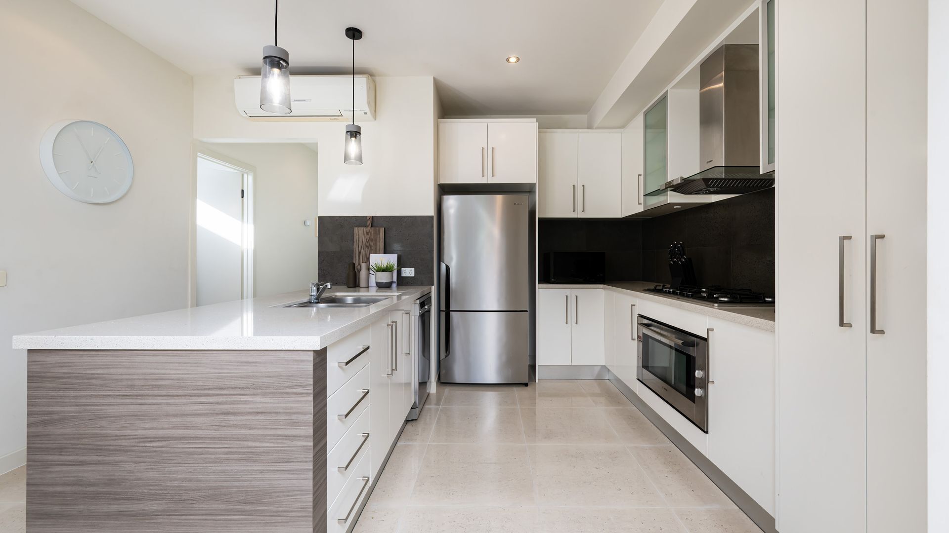 Fridge, oven, stovetop, dishwasher