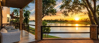 Lakefront Oasis Casa Hoyo 12 Private Retreat