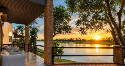 Lakefront Oasis Casa Hoyo 12 Private Retreat