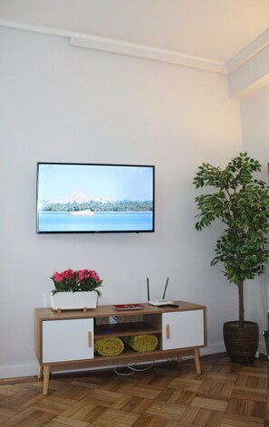 Interior - Aveiro Apartment with Patio (Aveiro)