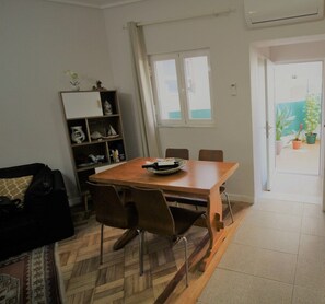 Dining - Aveiro Apartment with Patio (Aveiro)