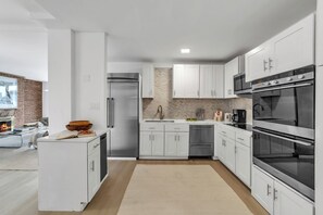 Private kitchen - Exclusive 6Bed5Bath Penthouse • NYC view • Parking (Weehawken Township)