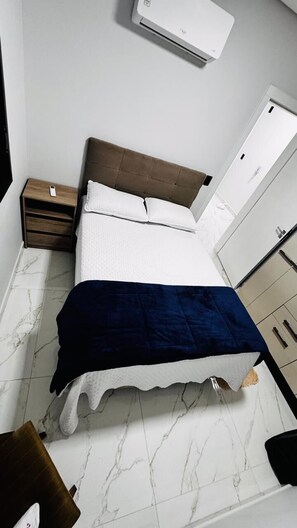 2 chambres, fer et planche à repasser, Wi-Fi gratuit, draps fournis