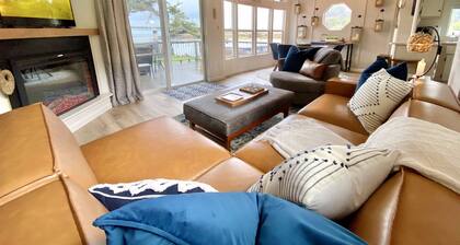 Hunter Creek Cottage in Gold Beach w/ hot tub & pet friendly