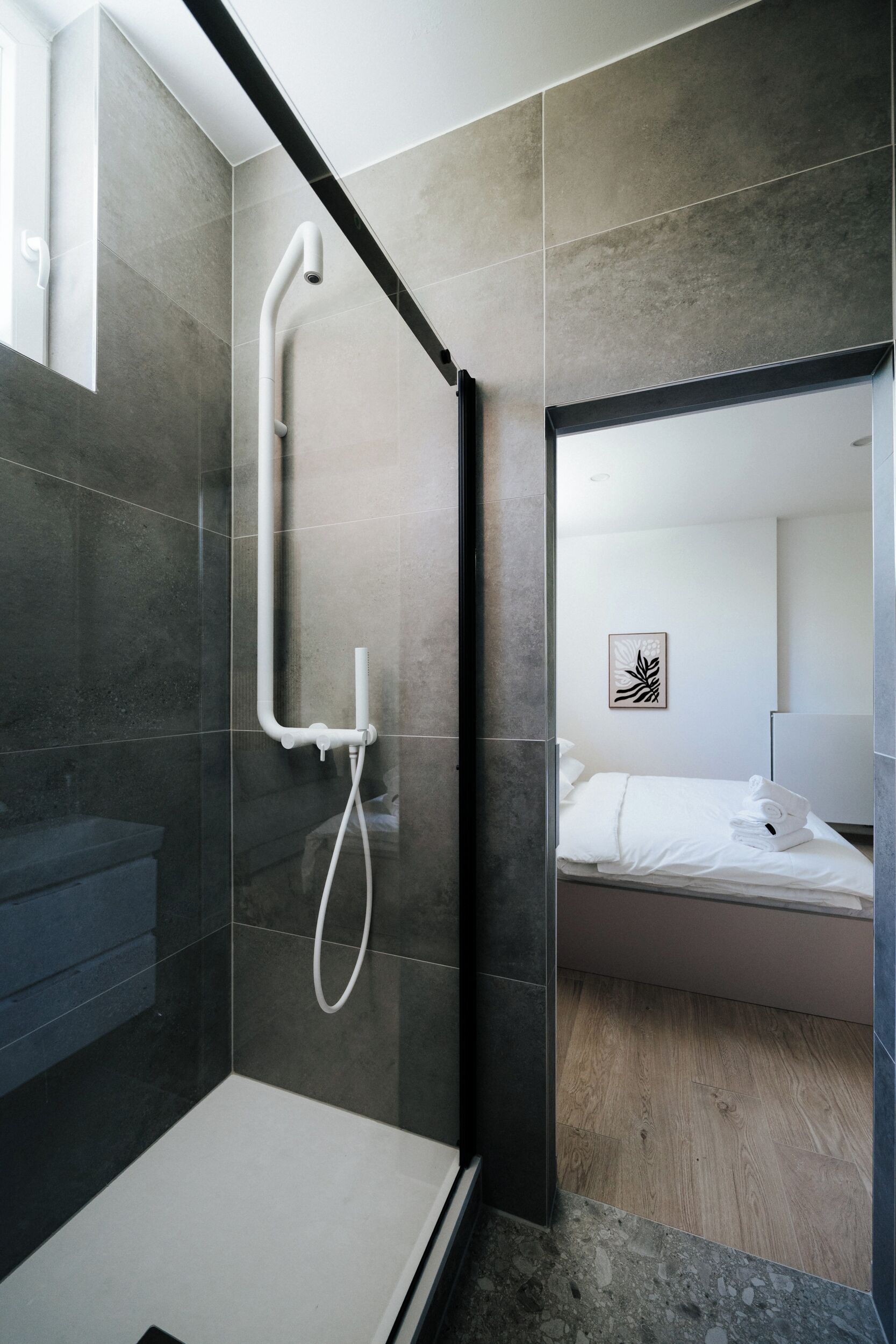 Doppia Superior, vista cortile | Bagno | Doccia, asciugacapelli, asciugamani, sapone