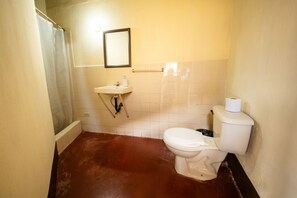 Chambre Deluxe, vue jardin | Salle de bain
