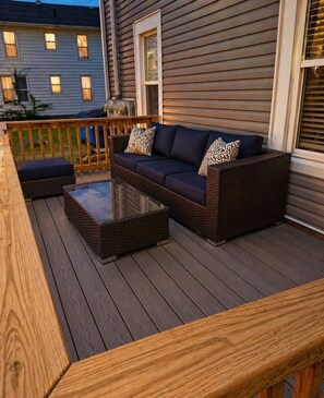 A deck with a sofa and a coffee table. - Modern Cozy Retreat Near Starved Rock w/ King Bed (Ottawa)