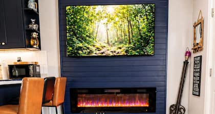 Modern Cozy Retreat Near Starved Rock w/ King Bed
