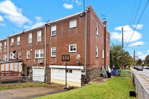 Exterior - 1-bedroom apartment close-by walk friendly park (Philadelphia)