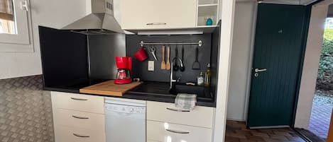 Réfrigérateur, micro-ondes, lave-vaisselle, grille-pain