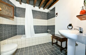 Shower - 3 bedroom amazing home in Berchules (Berchules)