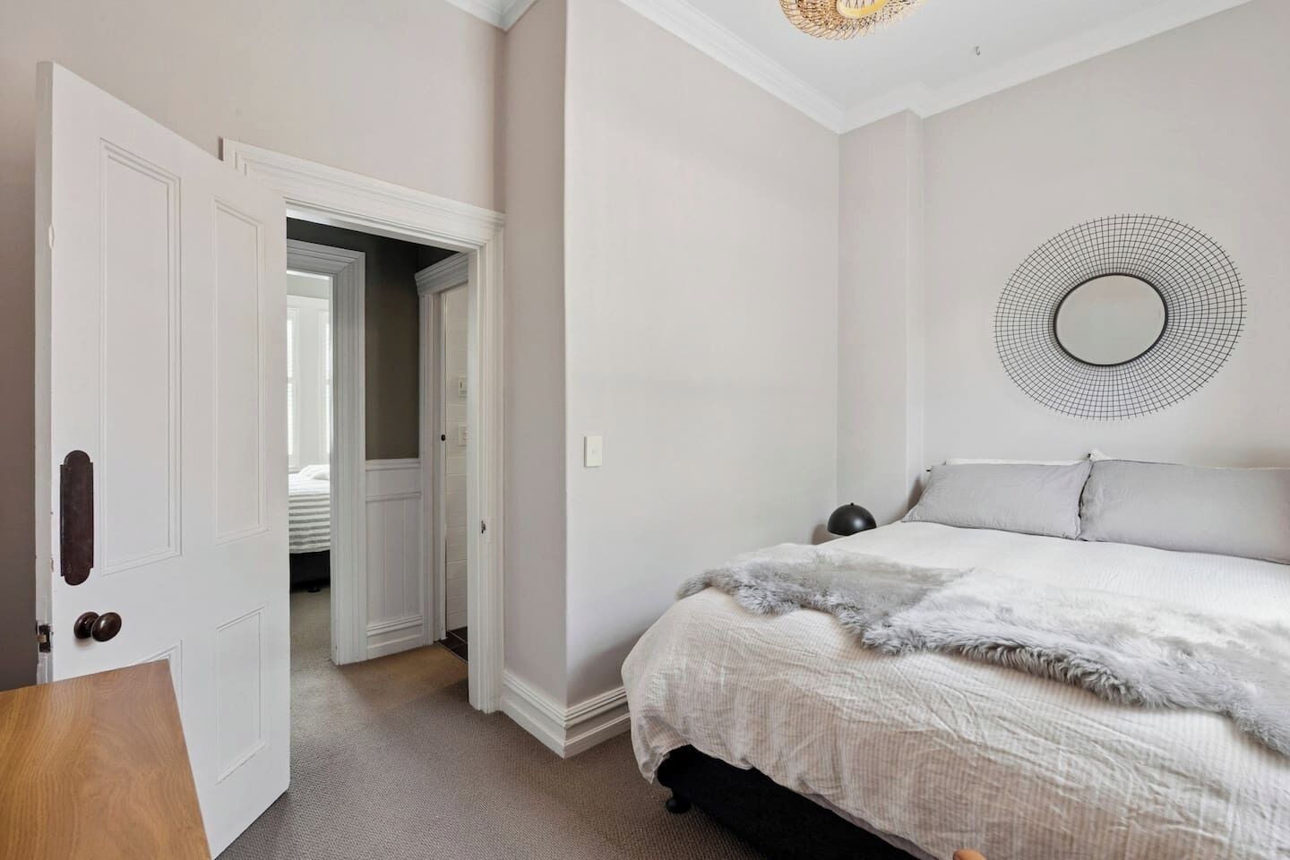 3 habitaciones, tabla de planchar con plancha, wifi y ropa de cama 