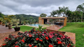 Casa, sacada, vista para a montanha | Área da propriedade