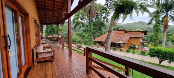 Casa, balcón, vista a la montaña | Áreas de la propiedad
