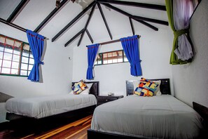 4 Schlafzimmer, Schreibtisch, Bügeleisen/Bügelbrett, kostenloses WLAN