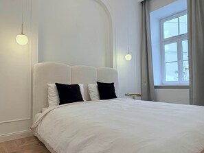Desk, iron/ironing board, WiFi, bed sheets - Luxury Apartment | Balcony | Center by Maison D'Or (Warsaw)