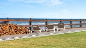 Terrace/patio - Beachfront Living, Fire Pit, Large Backyard (The Entrance North)