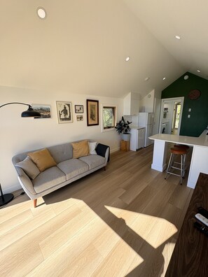 TV - Private Modern Cabin | Views for Days | Trails to Town (Rossland)