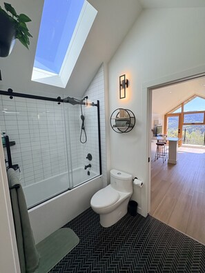 Towels - Private Modern Cabin | Views for Days | Trails to Town (Rossland)