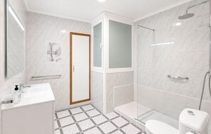 Douche, sèche-cheveux
