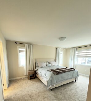 3 bedrooms, iron/ironing board, free WiFi, bed sheets - Unforgettable Memories- Close to Niagara (Fort Erie)