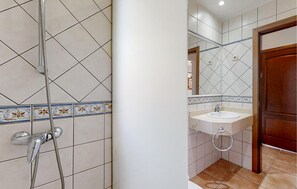 Douche, sèche-cheveux