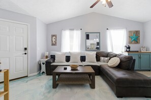 TV - 2BR PCB Getaway | Walk to Public Beach Access 11 | Sleeps 6 (Panama City Beach)