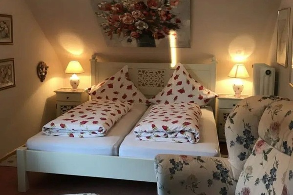Deluxe Doppelzimmer Rosen mit Badewanne und WC-Rosenzimmer