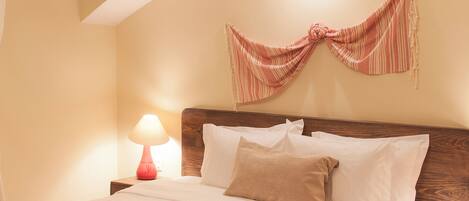 Room, 1 King Bed | Free WiFi