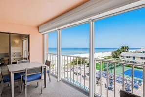 Outdoor dining - Reef Club 302 Gulf View Condo w/ Pool, Beach Access, Tennis & Sunsets (Indian Rocks Beach)