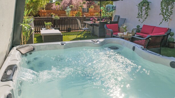 Bồn tắm spa ngoài trời
