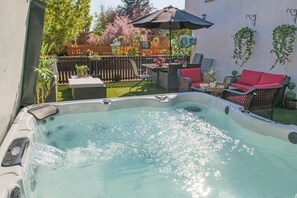 Bathtub spa outdoor