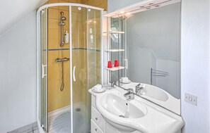Shower - 3 bedroom cozy home in Trégunc (Trégunc)